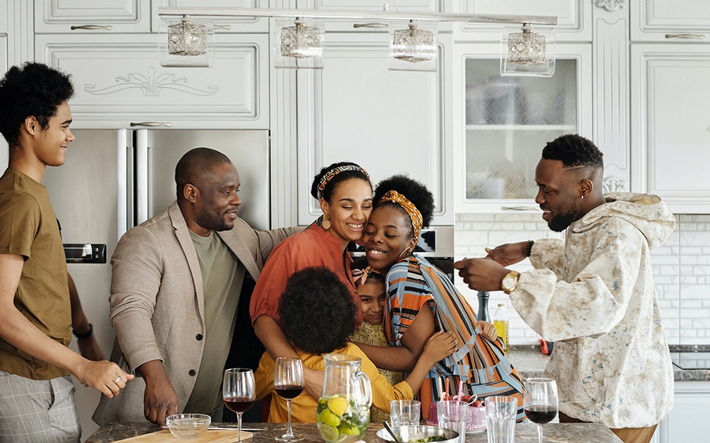 Satisfied guests are positive reviews of the hotel on the booking service.