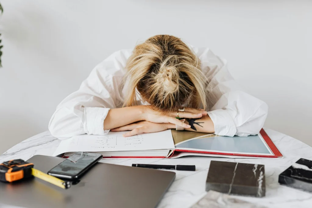 Nietypowe sytuacje związane z zameldowaniem i wymeldowaniem gości