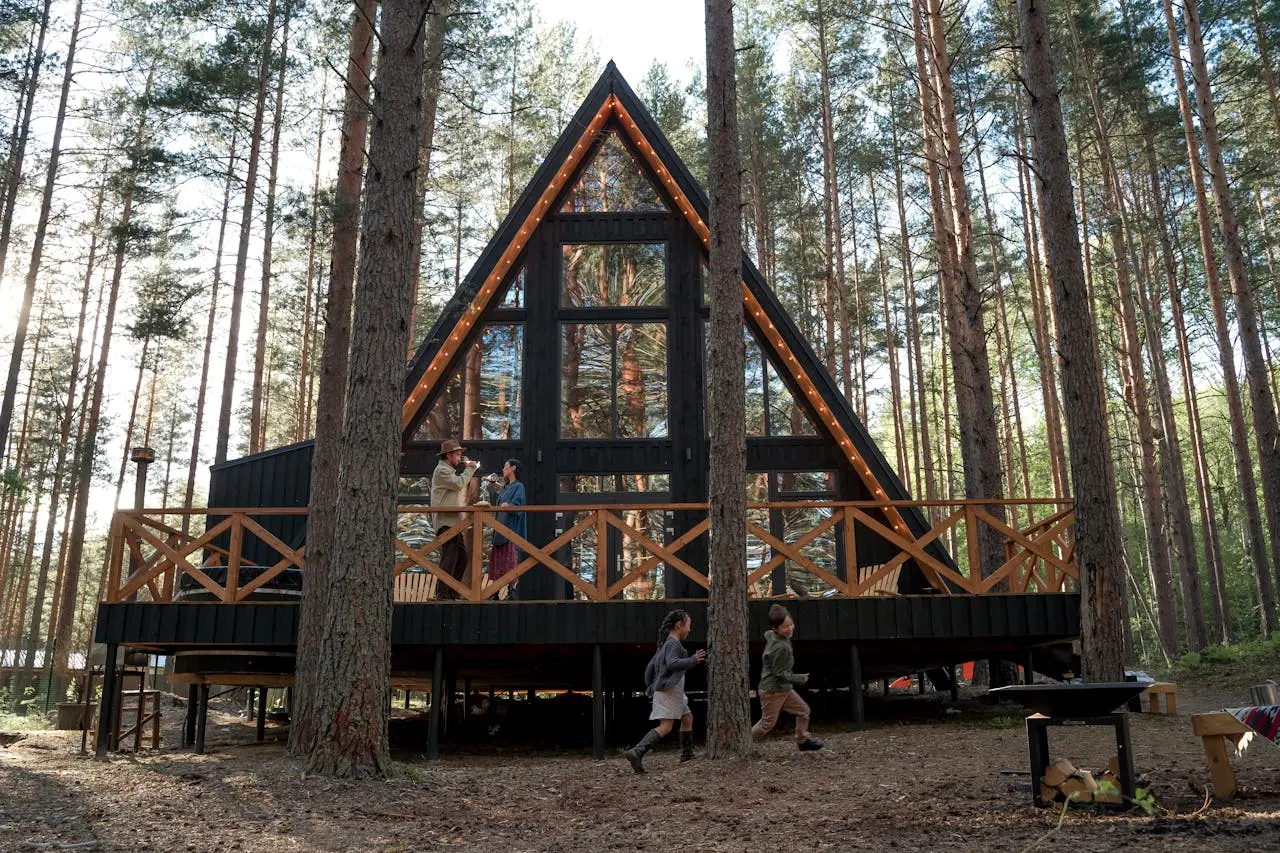 A summer house in the woods - an attraction for families with children.